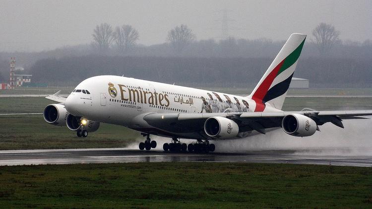  переповнений літак Emirates здійснив 14-годинний політ в нікуди 