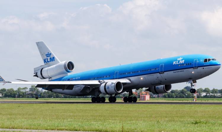  чому зазнав невдачі тримоторний варіант лайнера Boeing 747?
