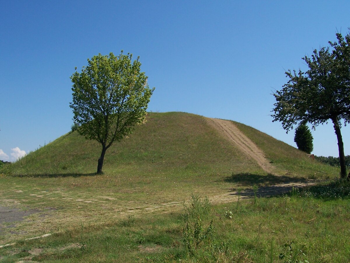  джерело https://upload.wikimedia.org/wikipedia/commons/2/20/Trakijskata_Grobnica.jpg 