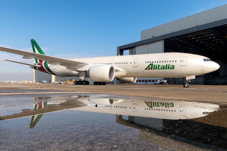  Alitalia скасовує всі рейси з 15 Жовтня. Що робити пасажирам з квитками на руках?